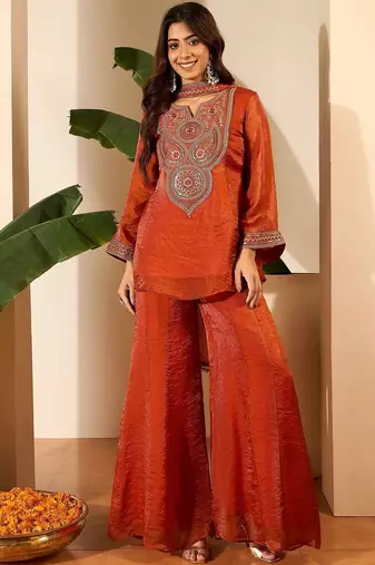 Women Floral Zari Embroidered Yoke Design Kurta Set with Dupatta