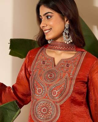 Women Floral Zari Embroidered Yoke Design Kurta Set with Dupatta 2