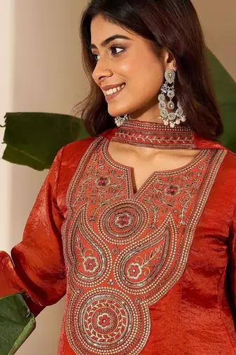 Women Floral Zari Embroidered Yoke Design Kurta Set with Dupatta