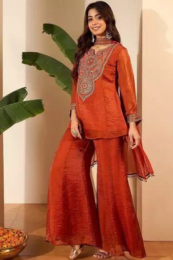 Women Floral Zari Embroidered Yoke Design Kurta Set with Dupatta