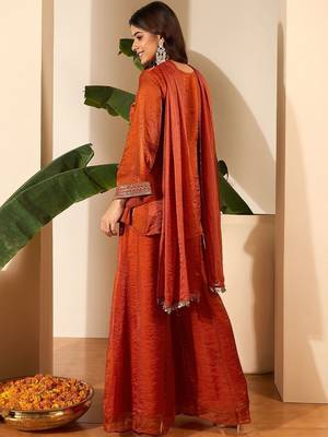 Women Floral Zari Embroidered Yoke Design Kurta Set with Dupatta 4