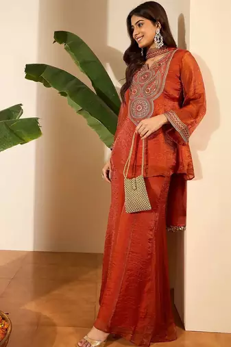 Women Floral Zari Embroidered Yoke Design Kurta Set with Dupatta