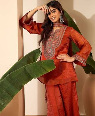 Women Floral Zari Embroidered Yoke Design Kurta Set with Dupatta 6