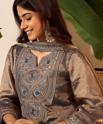 Women Floral Zari Embroidered Yoke Design Kurta Set with Dupatta 2