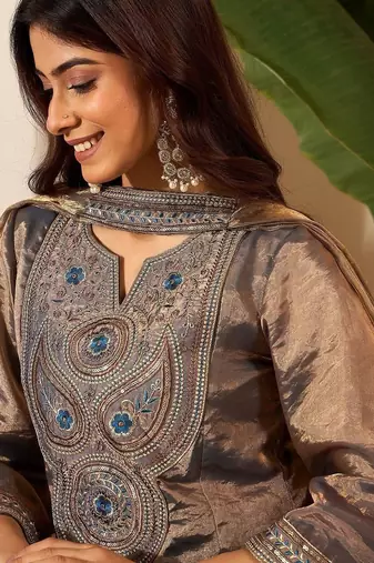 Women Floral Zari Embroidered Yoke Design Kurta Set with Dupatta