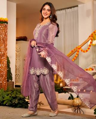 Onion pink frendy silk embroidery kurta patiala set with organza dupatta 2