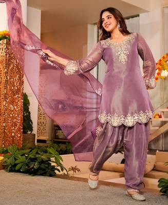 Onion pink frendy silk embroidery kurta patiala set with organza dupatta 3