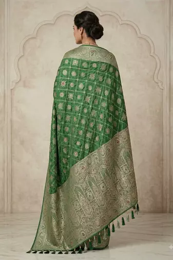 green silk bandhani saree 