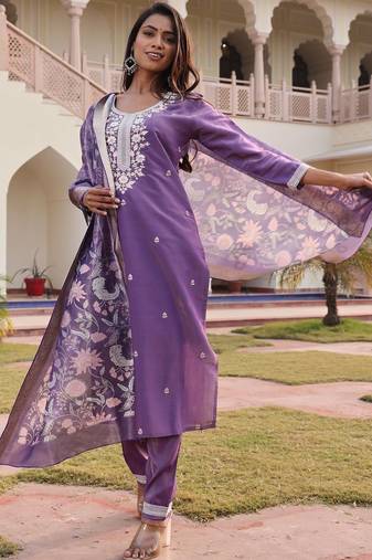 Ethnic motifs embroidered thread work kurta set