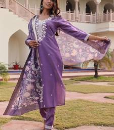 Ethnic motifs embroidered thread work kurta set