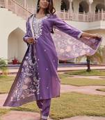 Ethnic motifs embroidered thread work kurta set