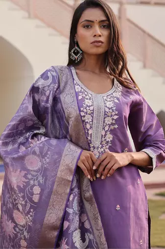 Ethnic motifs embroidered thread work kurta set