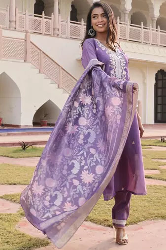 Ethnic motifs embroidered thread work kurta set