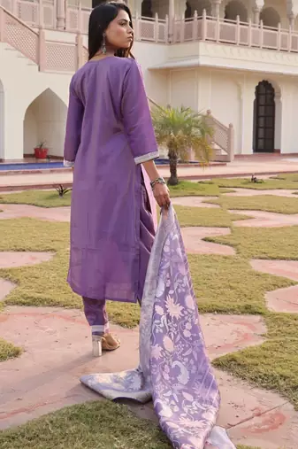 Ethnic motifs embroidered thread work kurta set