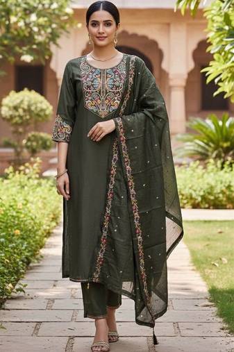 Women ethnic motifs embroidered regular thread work kurta with trousers & with dupatta