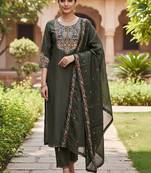 Women ethnic motifs embroidered regular thread work kurta with trousers & with dupatta