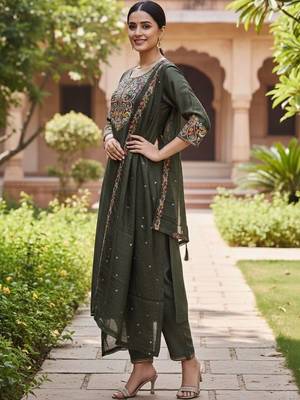 Women ethnic motifs embroidered regular thread work kurta with trousers & with dupatta 2