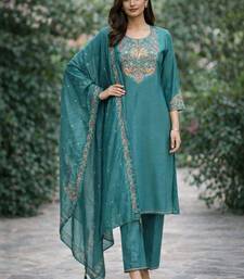 Women ethnic motifs regular thread work kurta with trousers & with dupatta