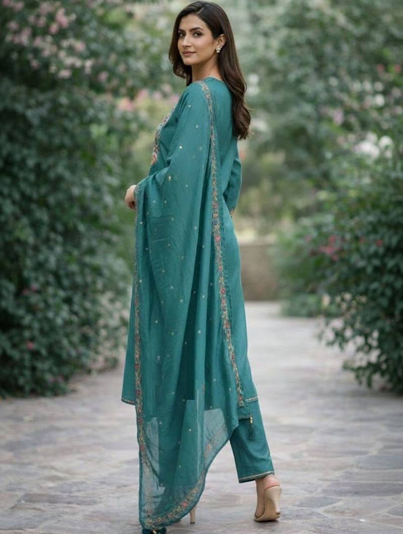 Women ethnic motifs regular thread work kurta with trousers & with dupatta