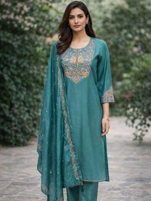 Women ethnic motifs regular thread work kurta with trousers & with dupatta 4