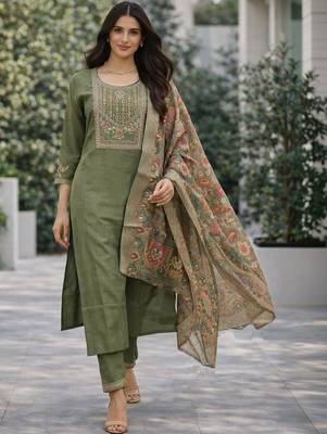 Women floral embroidered regular thread work kurta with trousers & with dupatta 1
