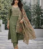 Women floral embroidered regular thread work kurta with trousers & with dupatta