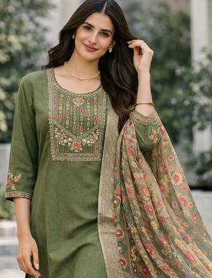 Women floral embroidered regular thread work kurta with trousers & with dupatta 4