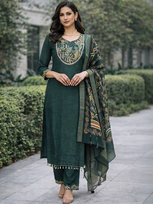 Women ethnic motifs embroidered regular thread work kurta with trousers & with dupatta 1