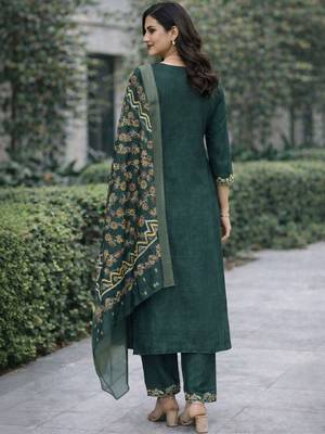 Women ethnic motifs embroidered regular thread work kurta with trousers & with dupatta 2