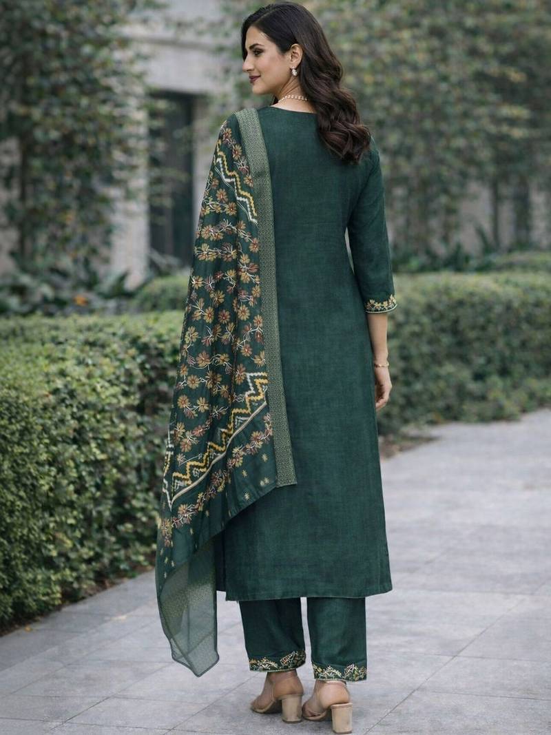 Women ethnic motifs embroidered regular thread work kurta with trousers & with dupatta