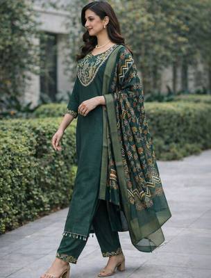 Women ethnic motifs embroidered regular thread work kurta with trousers & with dupatta 4