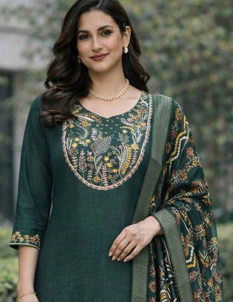 Women ethnic motifs embroidered regular thread work kurta with trousers & with dupatta