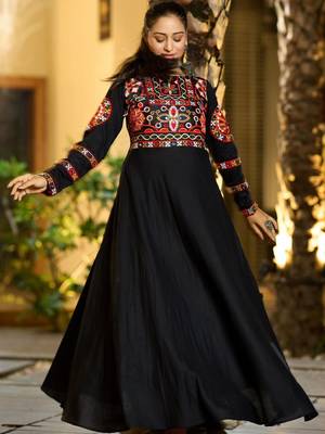 Ethnic motifs embroidered thread work thread work empire anarkali kurti 2