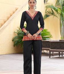 Ethnic motifs embroidered v-neck thread work thread work kurti