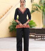 Ethnic motifs embroidered v-neck thread work thread work kurti