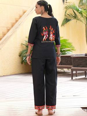Ethnic motifs embroidered v-neck thread work thread work kurti 4
