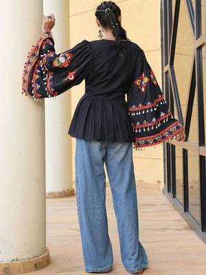 Ethnic motifs embroidered v-neck flared sleeves thread work thread work angrakha kurti 4