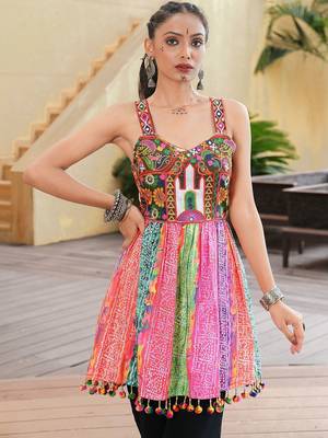 Leheriya embroidered square neck thread work thread work empire kurti 2