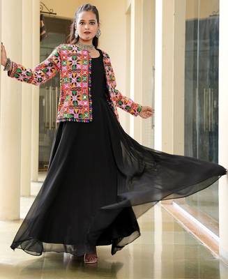 Geometric embellished thread work thread work pleated anarkali kurti 2
