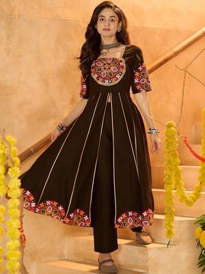 Ethnic motifs embroidered boat neck thread work pure cotton thread work pleated anarkali kurti 1
