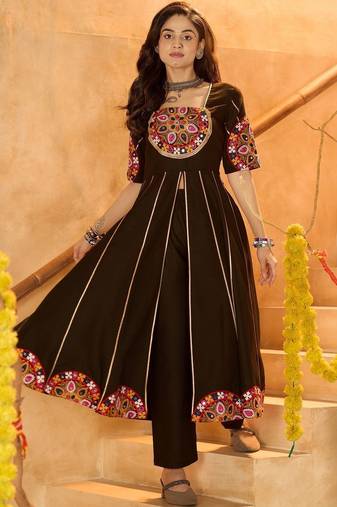 Ethnic motifs embroidered boat neck thread work pure cotton thread work pleated anarkali kurti