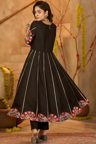 Ethnic motifs embroidered boat neck thread work pure cotton thread work pleated anarkali kurti