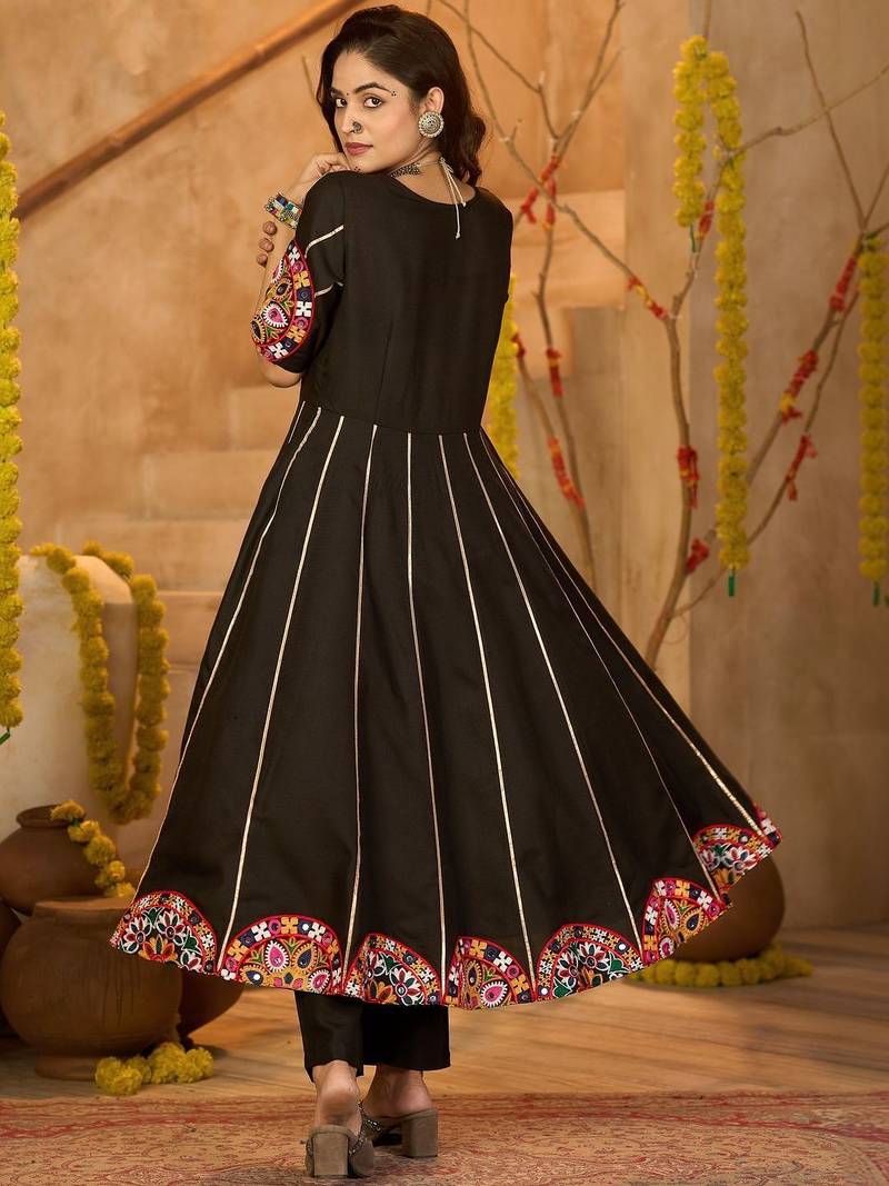 Ethnic motifs embroidered boat neck thread work pure cotton thread work pleated anarkali kurti