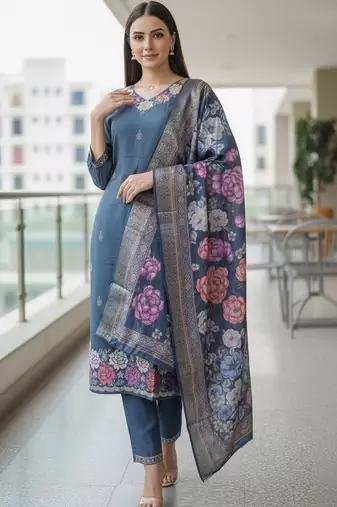 Women floral embroidered regular thread work kurta with trousers & with dupatta