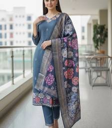 Women floral embroidered regular thread work kurta with trousers & with dupatta