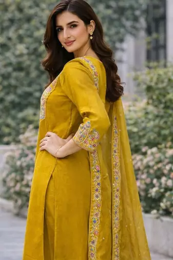 Women embroidered regular kurta with trousers & with dupatta