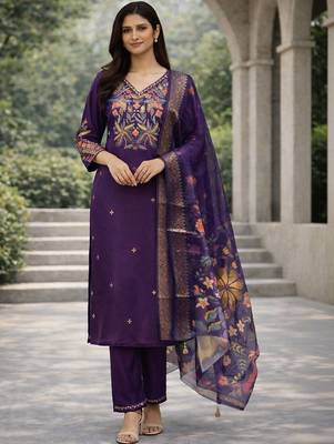 Women floral embroidered regular thread work kurta with trousers & with dupatta 1