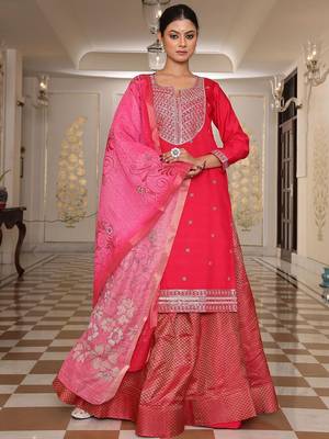 Floral embroidered straight kurta skirt with dupatta 1