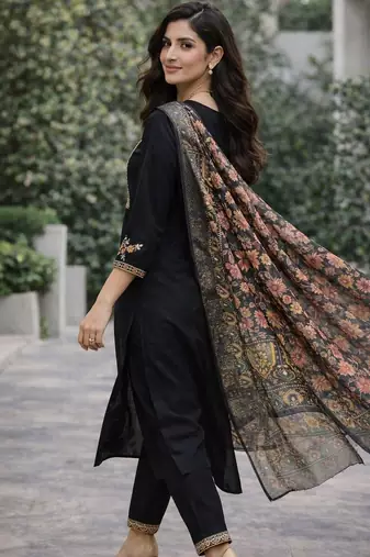 Women ethnic motifs embroidered regular thread work kurta with trousers & with dupatta