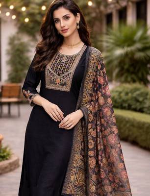 Women ethnic motifs embroidered regular thread work kurta with trousers & with dupatta 4